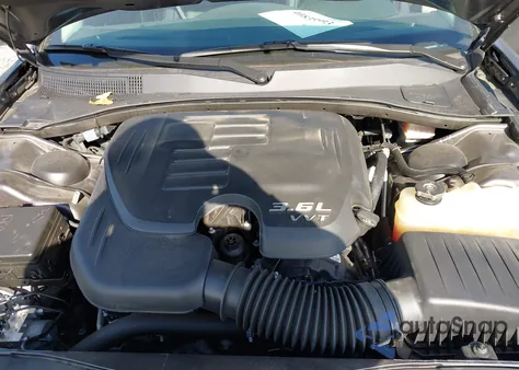 2021 Chrysler 300 Touring L Awd z USA, uszkodzony, nr VIN 2C3CCARG8MH657788